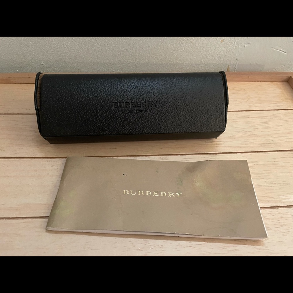 Burberry sunglasses case authentic 100%